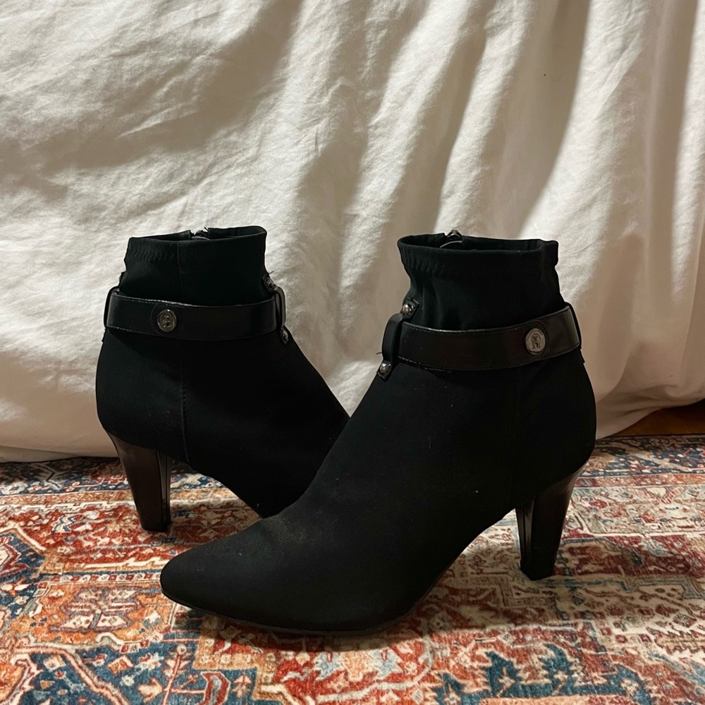Etienne Aigner Black Pointed Toe Heeled Ankle Booties